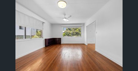 Stylish & Spacious Bayside Living - Includes utilities - Photo 3