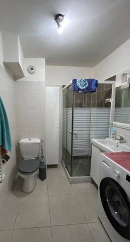 Location Appartement 1 pièce 27m² SIX FOURS LES PLAGES 83140 - Photo 4