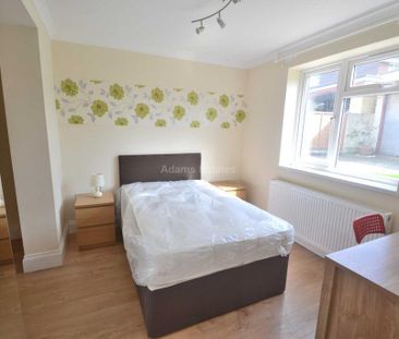 5 bedroom semi-detached house to rent - Photo 5