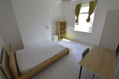 4 bedroom flat to rent - Photo 2