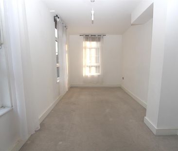 2 bedroom Apartment to let - Photo 6