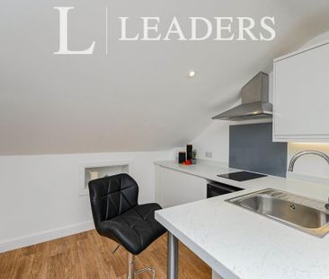 1 bedroom in a house share to rent - Photo 2
