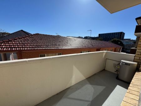 ONE BEDROOM APARTMENT MOMENTS FROM UNSW! - Photo 2