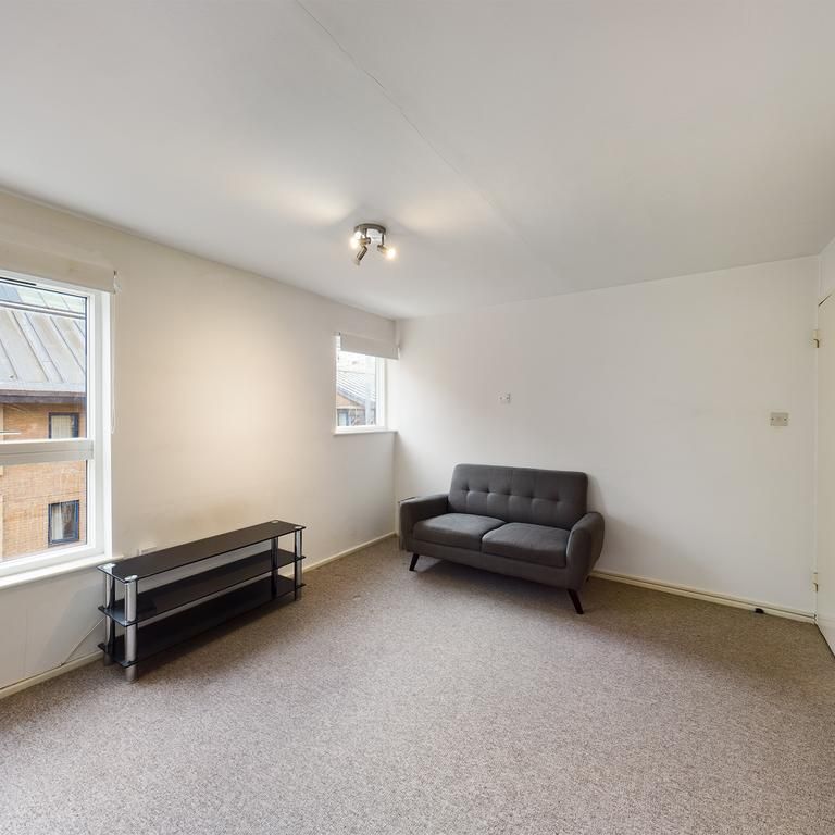 Studio to rent - Photo 1