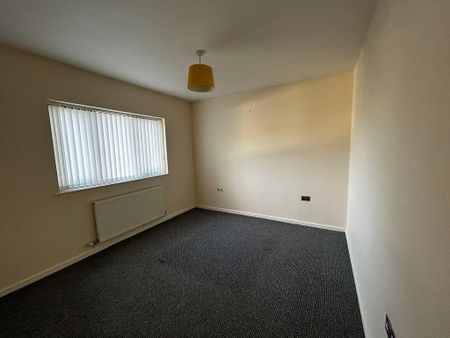 Queens Court, Neath - Photo 2