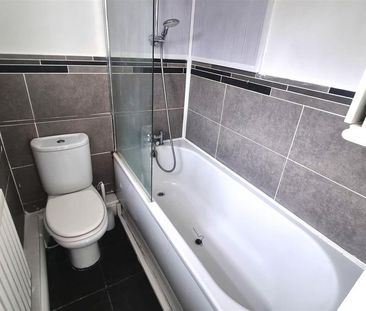 2 bedroom end of terrace house to rent - Photo 4