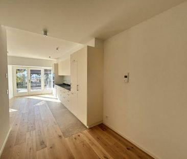 Situation unique - 1.5 pièces NEUF ! - Photo 4