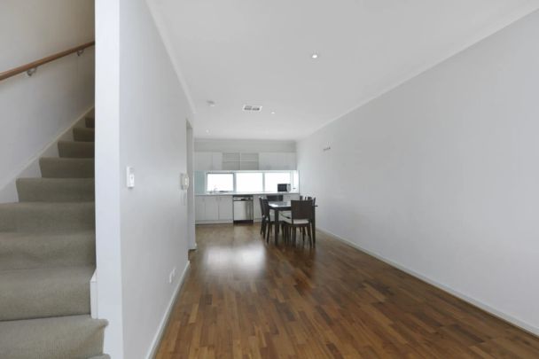 Contemporary Furnished townhouse in the heart of Adelaide CBD - Photo 1
