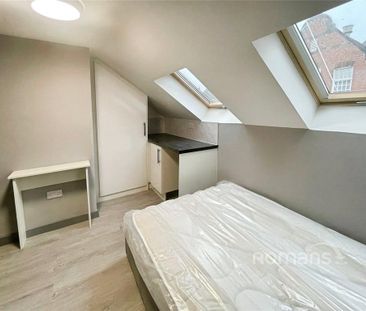 1 bedroom in a house share to rent - Photo 2