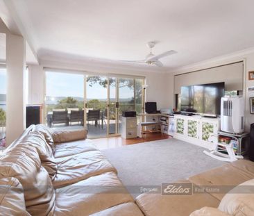 WATERFRONT HOME WITH BREATHTAKING VIEWS. - Photo 2