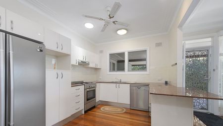 42 Pacific Drive, Port Macquarie NSW 2444 - House For Rent | Domain - Photo 3