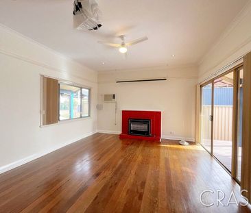 Renovated Home, Heaps of Bedrooms & Configuration Options - Photo 4