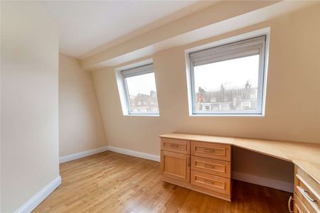 Beautiful family home of over 2,100 sq ft, enviably located on the 'Pimlico Grid', comprising 5 double bedrooms, 3 bathrooms, 2 reception room and private garden. - Photo 3