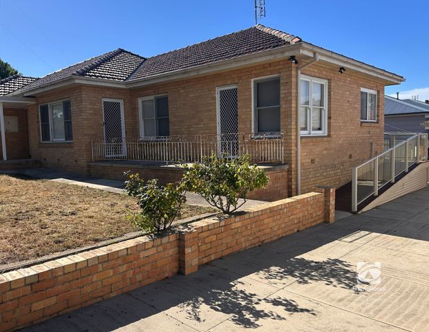 LOW MAINTENANCE - CLOSE TO SCHOOLS - Photo 1