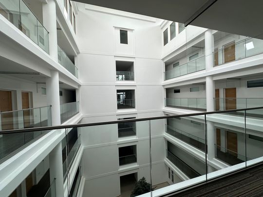 Edinburgh Gate, Harlow - Photo 1