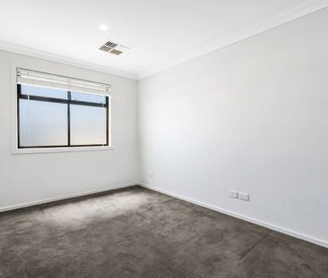 Call Hampstead Gardens home from the ultimate in easy living - Photo 1