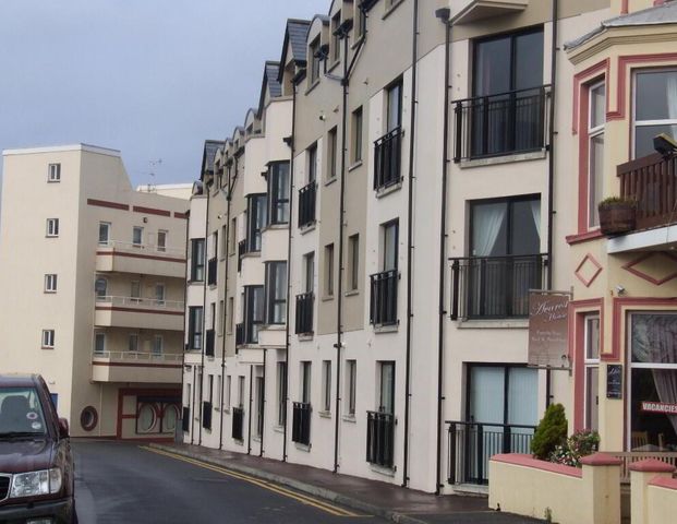 SHORT TERM, 14 The Counties, Portrush, BT56 8QA - Photo 1