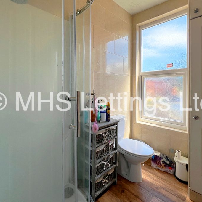 Room 4, 45 Delph Mount, Woodhouse, LS6 2HS - Photo 1