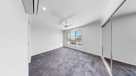 SPACIOUS 3 Bed Townhouse CONVENIENT Location - Photo 4