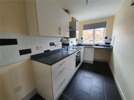 2 bedroom flat to rent - Photo 4