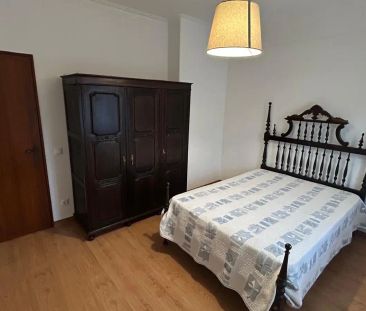 Room in a shared 3-bedroom apartment for rent in Odivelas - Foto 2