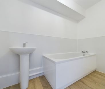 Lansdown Crescent, Cheltenham, GL50 - Photo 3