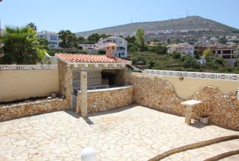 LONG TERM RENTAL Spacious villa for rent with sea views