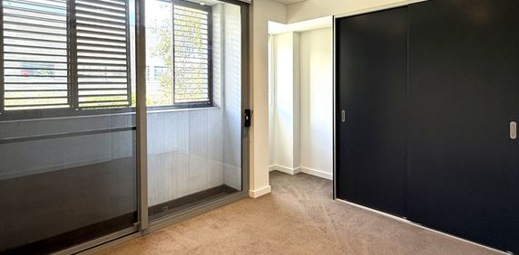 Spacious Three-Story Town house in Green Square For Rent - Photo 2