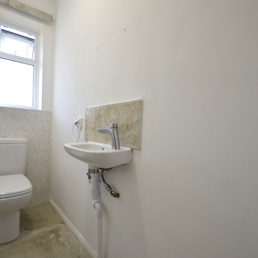 5 bedroom Semi-detached house to rent - Photo 1