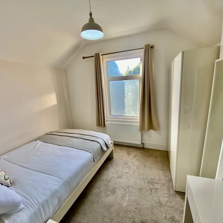 1 bedroom in a house share to rent - Photo 1