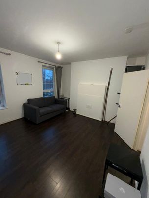 Studio Flat, Aylesford House, SE1 - Photo 1