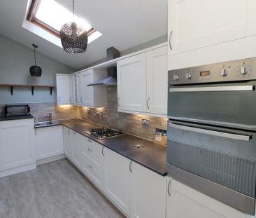 4 bedroom semi-detached house to rent - Photo 5