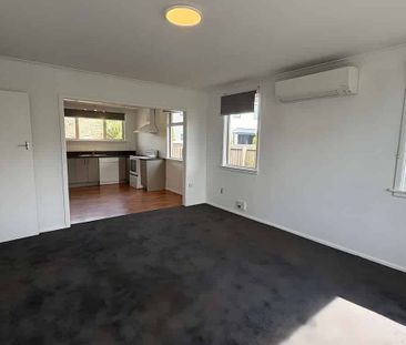 Cute, Spacious and Warm 2 Bed Unit! - Photo 1