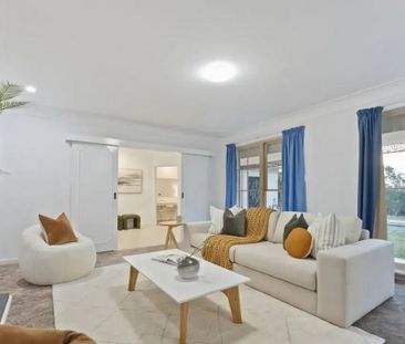 Large Family Home- Lawn Mowing & Pool Care Included - Photo 1