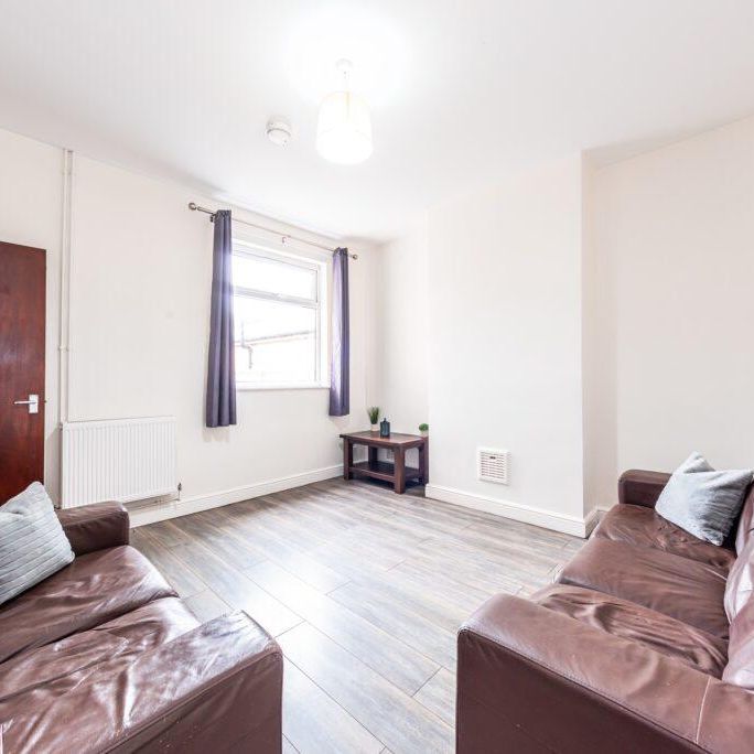 5 bedroom terraced house to rent - Photo 1