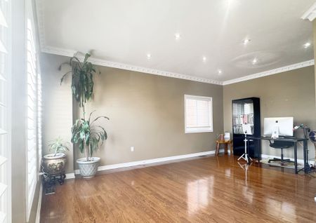 For Lease - 10 Highland Terrace, Bradford West Gwillimbury, Ontario - Photo 3