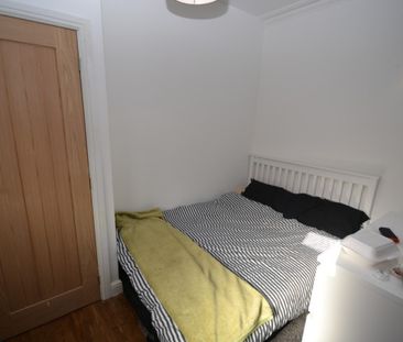 4 bed Mid Terraced House for Rent - Photo 1