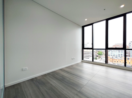 Luxury 3-Bedroom Apartment with Stunning Views in the Heart of Hurstville - Photo 5