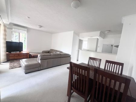 FULLY FURNISHED Two-bedroom modern apartment in ideal Herston location! - Photo 5