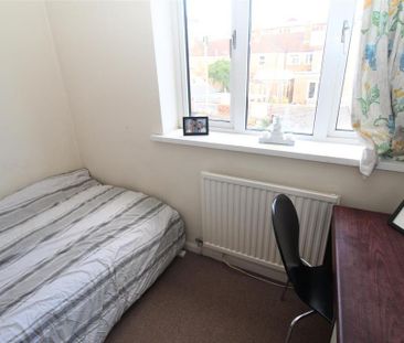 3 bedroom private hall to rent - Photo 4