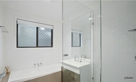 THREE BEDROOM DUPLEX - GREAT LOCATION - Photo 4