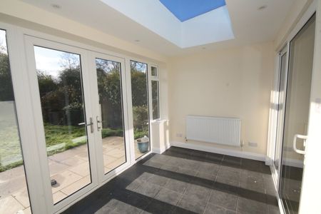 Mayford, Woking - Photo 5