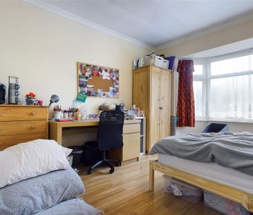 4 bedroom semi-detached house to rent - Photo 4