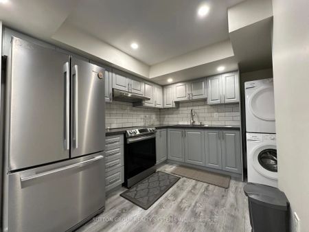 Detached Home For Lease | W9229201 - Photo 2