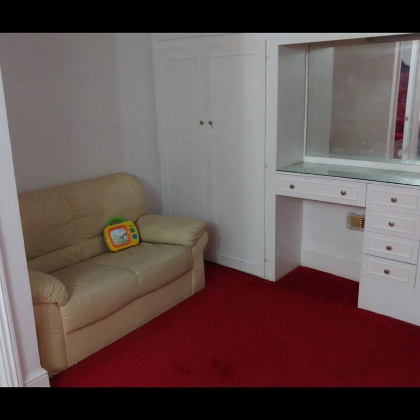 Studio Flat, Spencer Road, IG3 - Photo 1