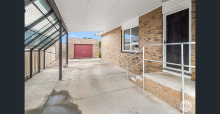 Spacious & Secure Family Home in Wendouree - Photo 4