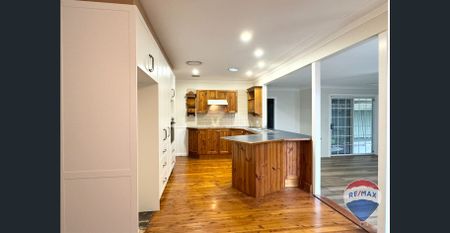 Charming Three Bedroom Home - Ducted Air - Large Entertaining Areas - Photo 3