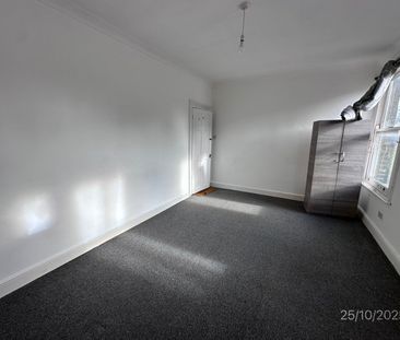 2 Bed Flat, Osborne Road, E7 - Photo 2