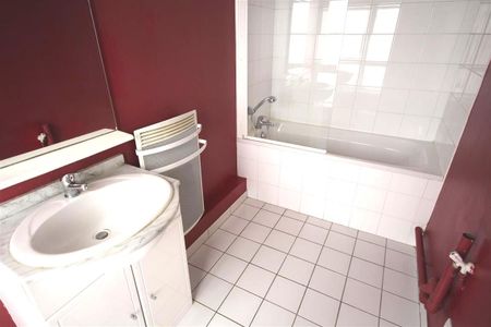 À LOUER – T2 de 40 m², Rue Sainte-Catherine, Vieux-Lille réf 17-001 - Photo 2