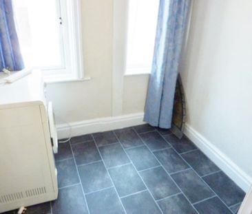 8 Victoria Road, Preston - Photo 3